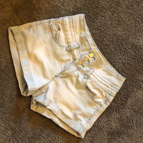 light wash high-waisted shorts - Picture 1 of 3